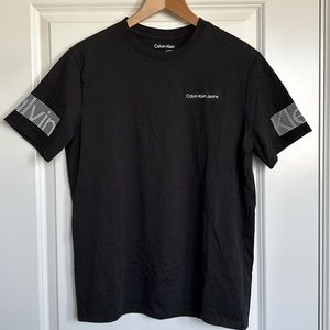 NEW Calvin Klein T-Shirt Small Mens Traveling Logo 100% Cotton Black White Print